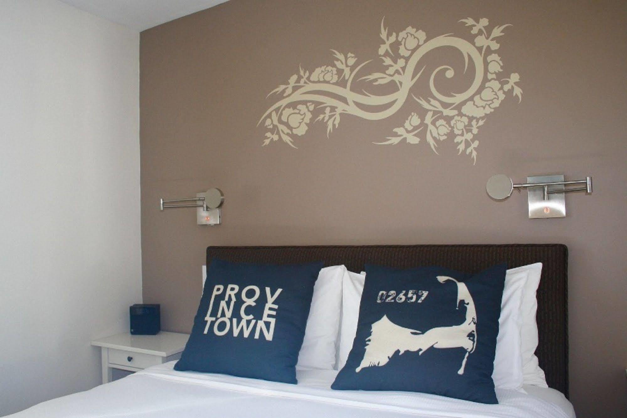 Bed & Breakfast Benchmark Provincetown